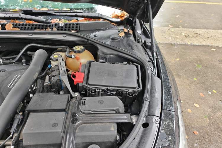 Used Buick LaCrosse 2016 28T Premium Edition Engine Bay Left