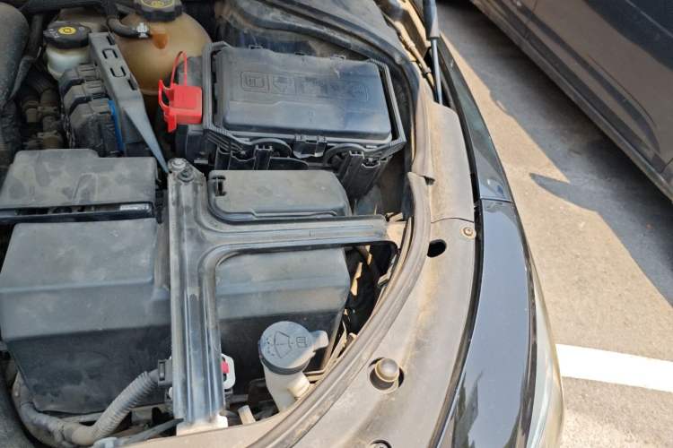 Used Buick LaCrosse 2016 28T Luxury Version Engine Bay Left