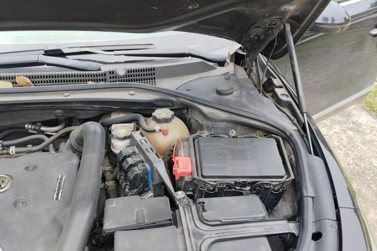 Used Buick LaCrosse 2016 28T Premium Edition Engine Bay Left