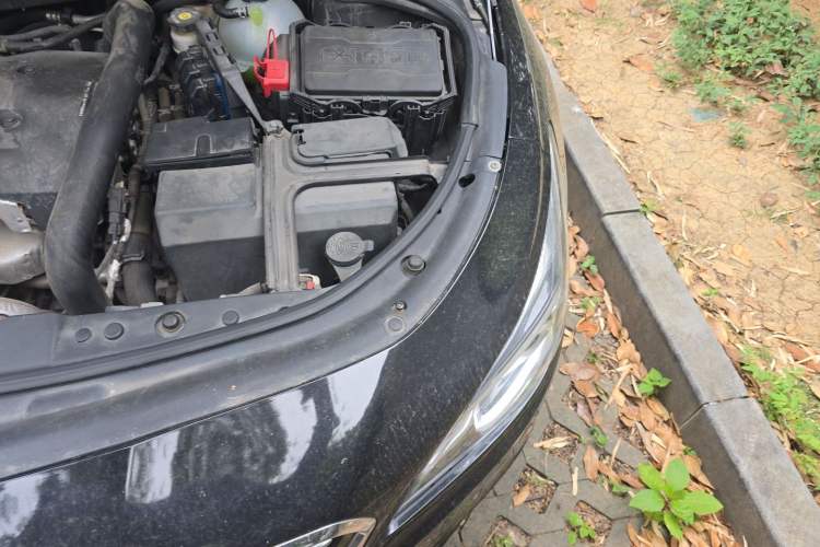 Used Buick LaCrosse 2016 28T Premium Edition Engine Bay Left