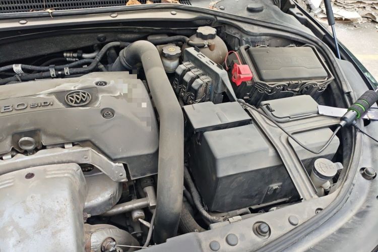 Used Buick LaCrosse 2016 28T Luxury Version Engine Bay Left