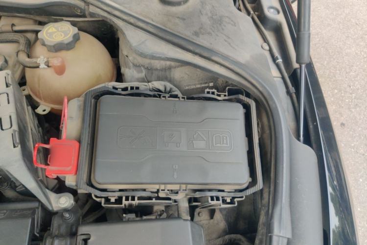 Used Buick LaCrosse 2016 Revised Version 28T Elite Edition Engine Bay Left