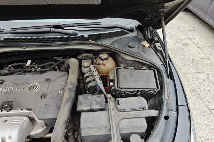 Used Buick LaCrosse 2016 28T Premium Edition Engine Bay Left