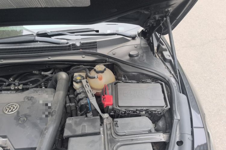 Used Buick LaCrosse 2016 28T Luxury Version Engine Bay Left