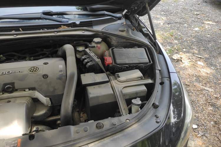 Used Buick LaCrosse 2016 28T Luxury Version Engine Bay Left