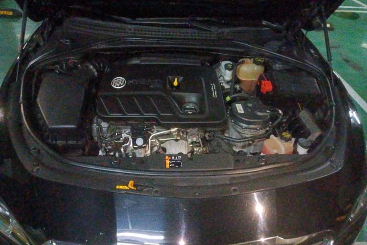 Used Buick LaCrosse 2016 30H Elite Edition Engine Bay