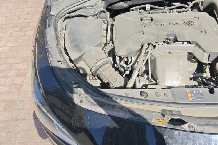 Used Buick LaCrosse 2016 28T Luxury Version Engine Bay Right