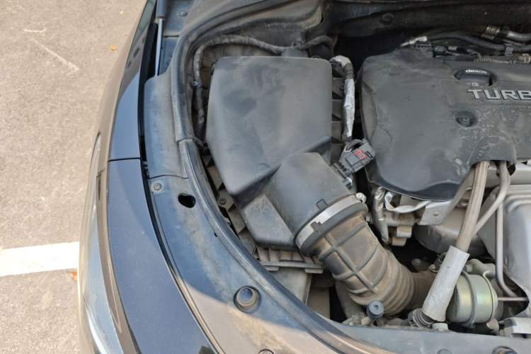 Used Buick LaCrosse 2016 28T Luxury Version Engine Bay Right