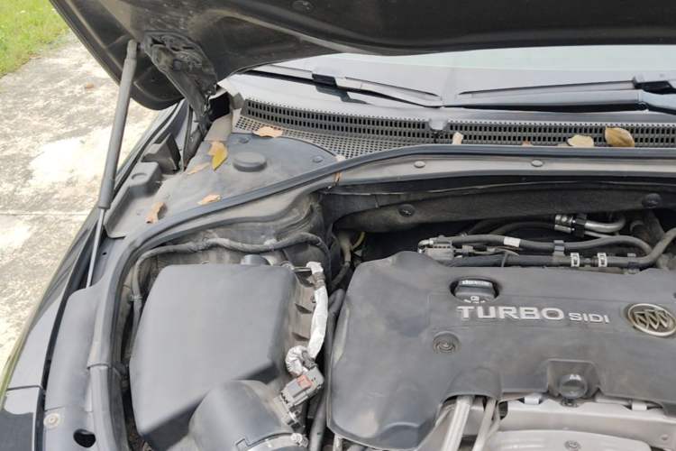 Used Buick LaCrosse 2016 28T Premium Edition Engine Bay Right