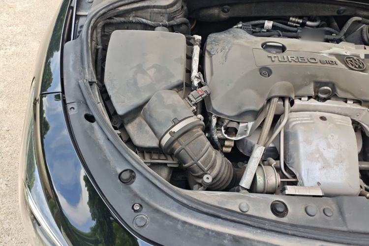 Used Buick LaCrosse 2016 28T Luxury Version Engine Bay Right