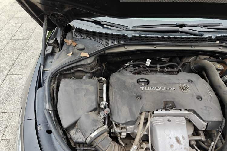 Used Buick LaCrosse 2016 28T Premium Edition Engine Bay Right