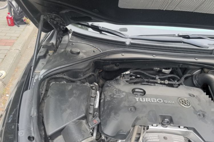 Used Buick LaCrosse 2016 28T Luxury Version Engine Bay Right