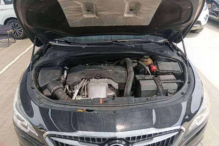 Used Buick LaCrosse 2016 28T Premium Edition Engine Bay