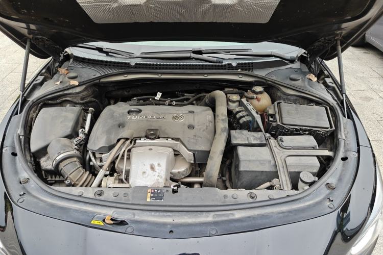 Used Buick LaCrosse 2016 28T Premium Edition Engine Bay