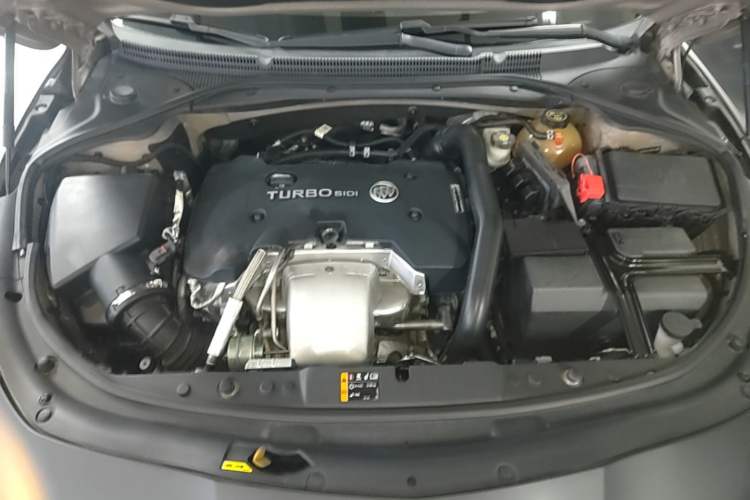 Used Buick LaCrosse 2016 28T Luxury Version Engine Bay