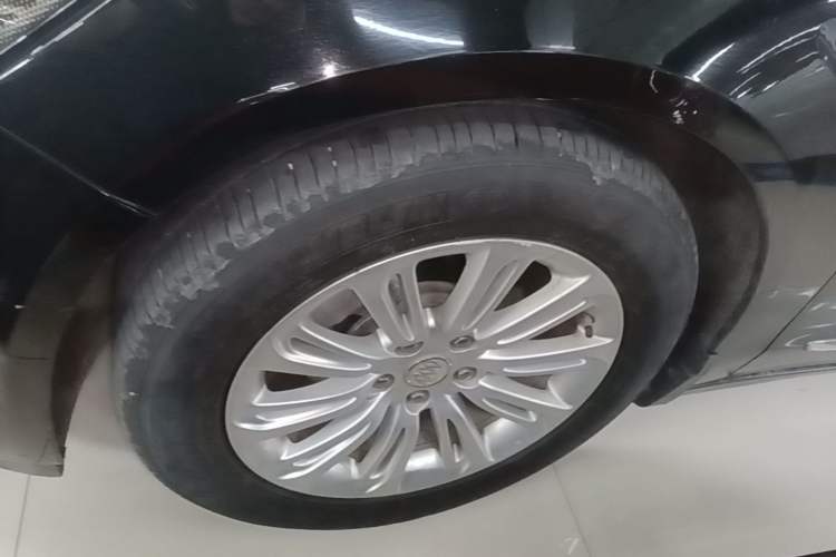 Used Buick LaCrosse 2016 20T Luxury Model Exterior 4