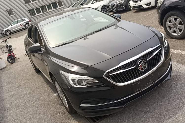 Used Buick LaCrosse 2016 Revised 20T Leading Edition Front Right 45 Deg