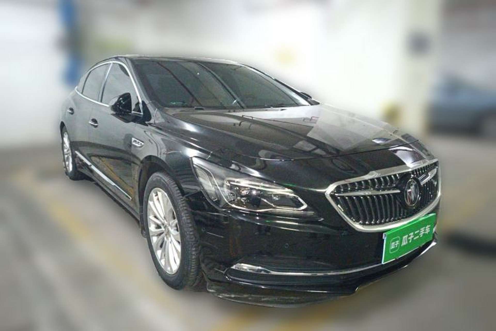 Used Buick LaCrosse 2016 28T Luxury Version Front Right 45 Deg
