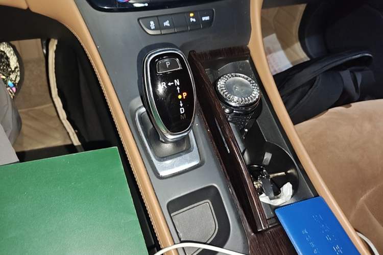 Used Buick LaCrosse 2016 28T Premium Edition Gear Lever