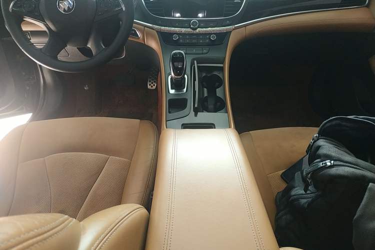 Used Buick LaCrosse 2016 20T Elite Edition Gear Lever