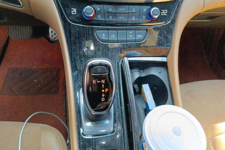 Used Buick LaCrosse 2016 28T Premium Edition Gear Lever