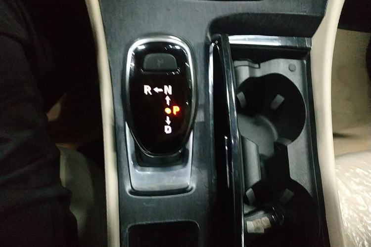 Used Buick LaCrosse 2016 30H Elite Edition Gear Lever