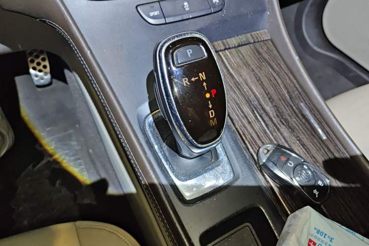 Used Buick LaCrosse 2016 Revised 20T Leading Edition Gear Lever