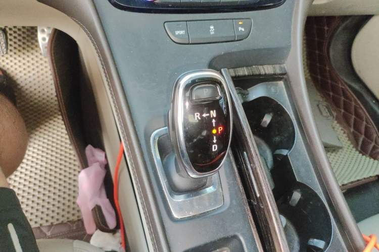 Used Buick LaCrosse 2016 Revised 20T Leading Edition Gear Lever