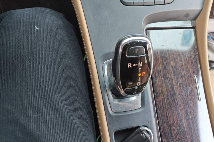 Used Buick LaCrosse 2016 20T Luxury Model Gear Lever