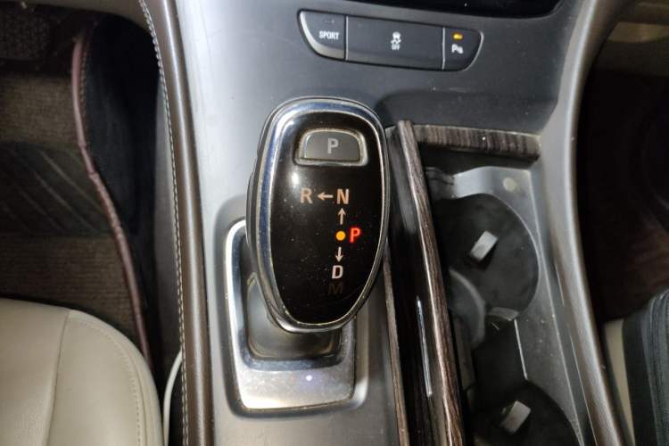 Used Buick LaCrosse 2016 Revised 20T Leading Edition Gear Lever