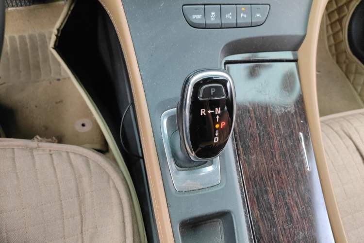 Used Buick LaCrosse 2016 28T Luxury Version Gear Lever