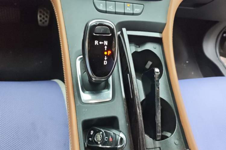Used Buick LaCrosse 2016 28T Premium Edition Gear Lever
