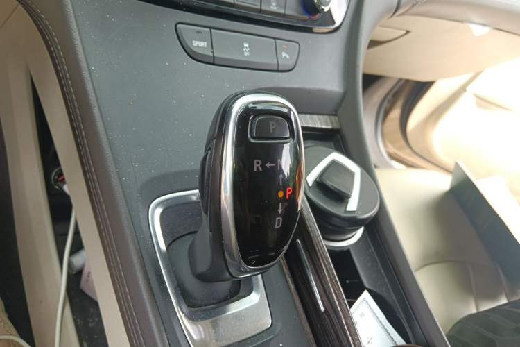 Used Buick LaCrosse 2016 Revised 20T Leading Edition Gear Lever
