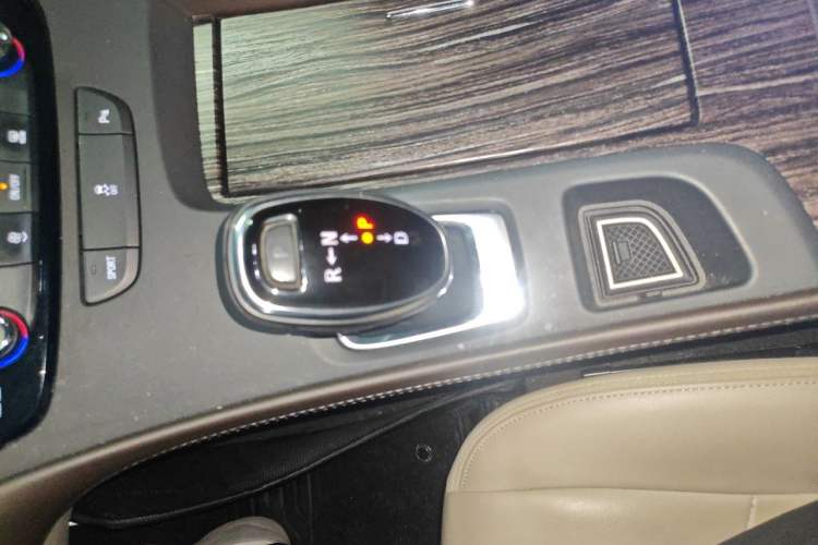 Used Buick LaCrosse 2016 Revised 20T Leading Edition Gear Lever
