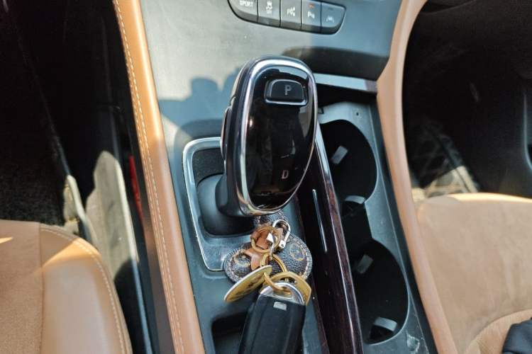 Used Buick LaCrosse 2016 28T Luxury Version Gear Lever