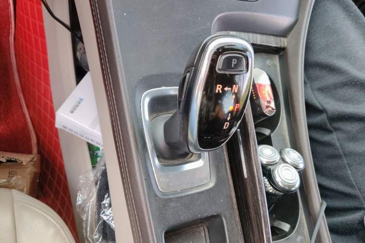 Used Buick LaCrosse 2016 Revised 20T Leading Edition Gear Lever