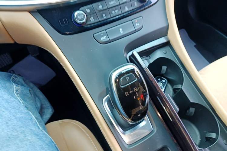 Used Buick LaCrosse 2016 20T Elite Edition Gear Lever