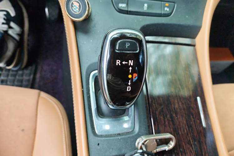 Used Buick LaCrosse 2016 20T Elite Edition Gear Lever