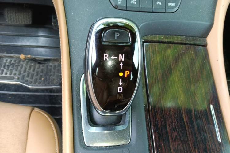 Used Buick LaCrosse 2016 28T Premium Edition Gear Lever