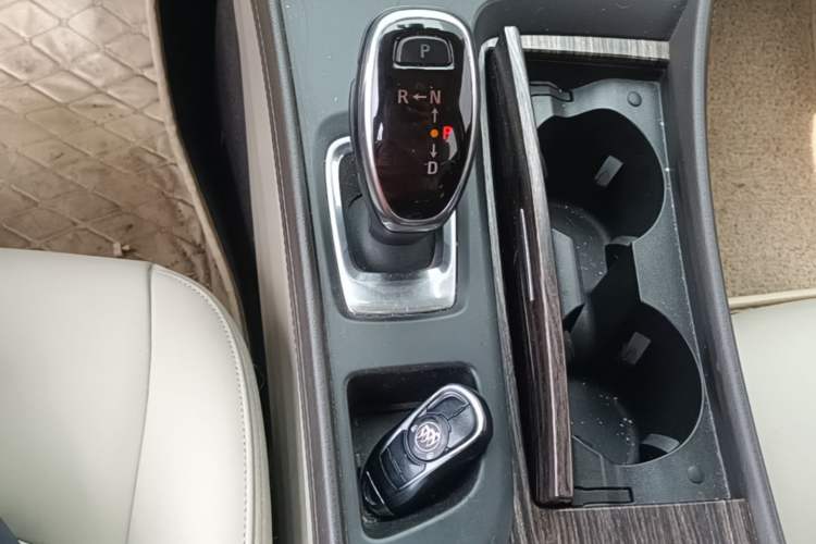 Used Buick LaCrosse 2016 Revised 20T Leading Edition Gear Lever