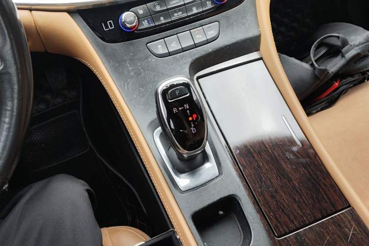 Used Buick LaCrosse 2016 28T Premium Edition Gear Lever