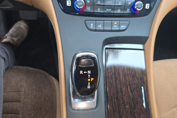 Used Buick LaCrosse 2016 28T Premium Edition Gear Lever