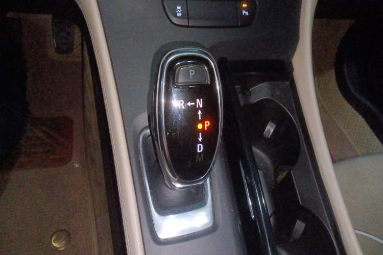 Used Buick LaCrosse 2016 30H Elite Edition Gear Lever