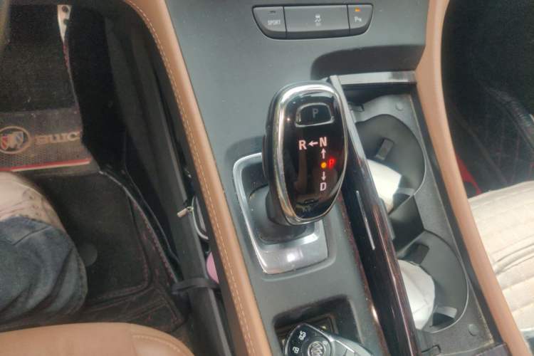 Used Buick LaCrosse 2016 Revised Version 28T Elite Edition Gear Lever