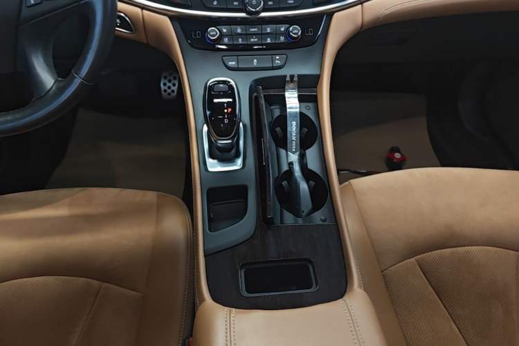 Used Buick LaCrosse 2016 20T Elite Edition Gear Lever