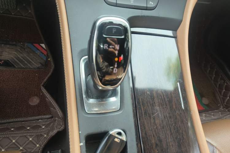 Used Buick LaCrosse 2016 20T Elite Edition Gear Lever