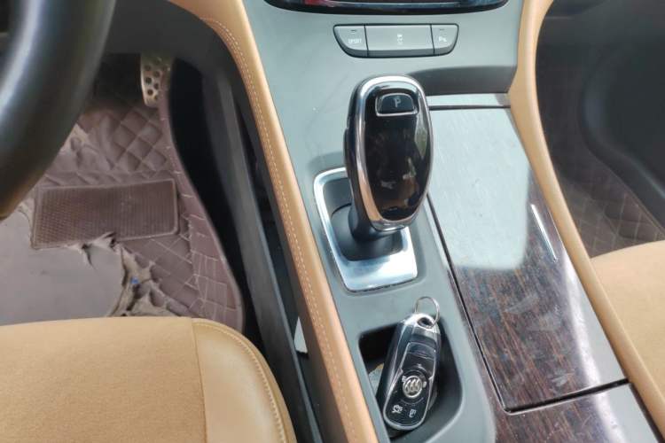 Used Buick LaCrosse 2016 20T Elite Edition Gear Lever