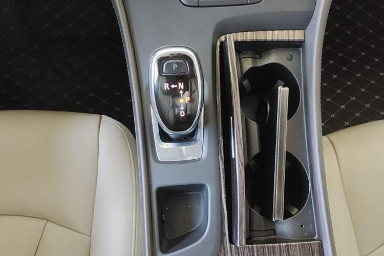 Used Buick LaCrosse 2016 Revised 20T Leading Edition Gear Lever