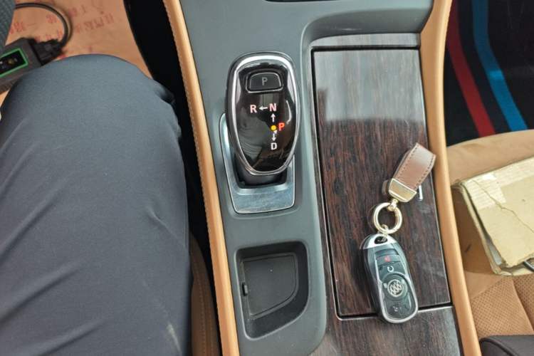 Used Buick LaCrosse 2016 20T Elite Edition Gear Lever