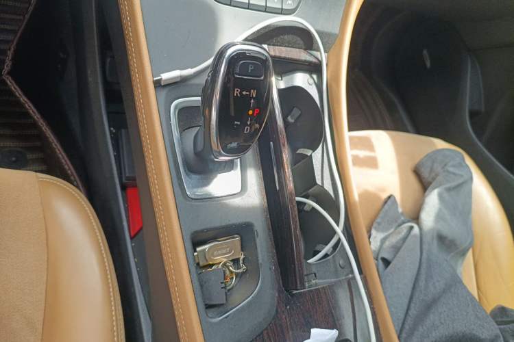 Used Buick LaCrosse 2016 28T Luxury Version Gear Lever